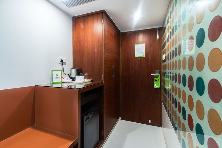 Room 13 of 34