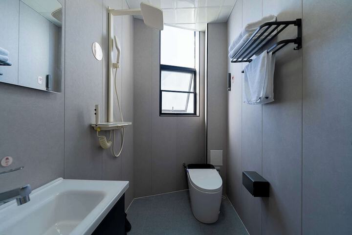 Room 146 of 164