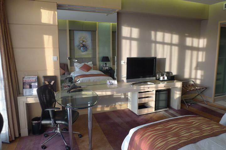 Room 11 of 35