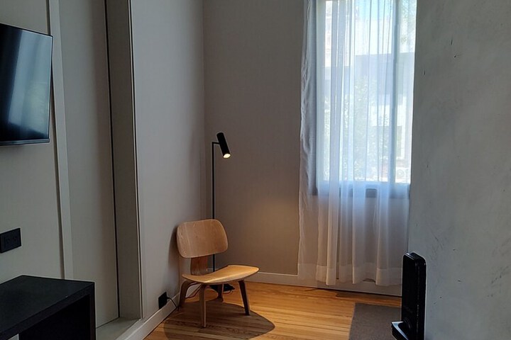 Room 17 of 33