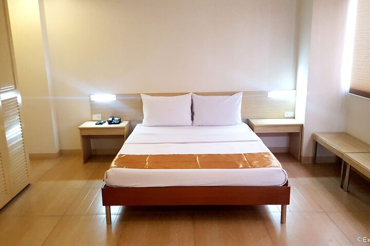 Room 10 of 29