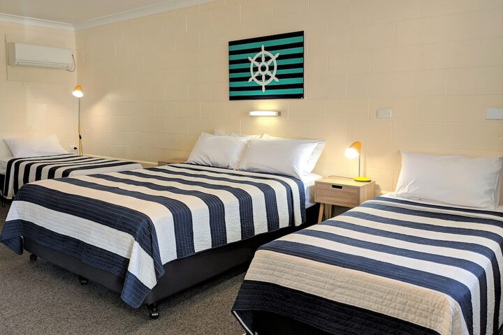 Room 9 of 25