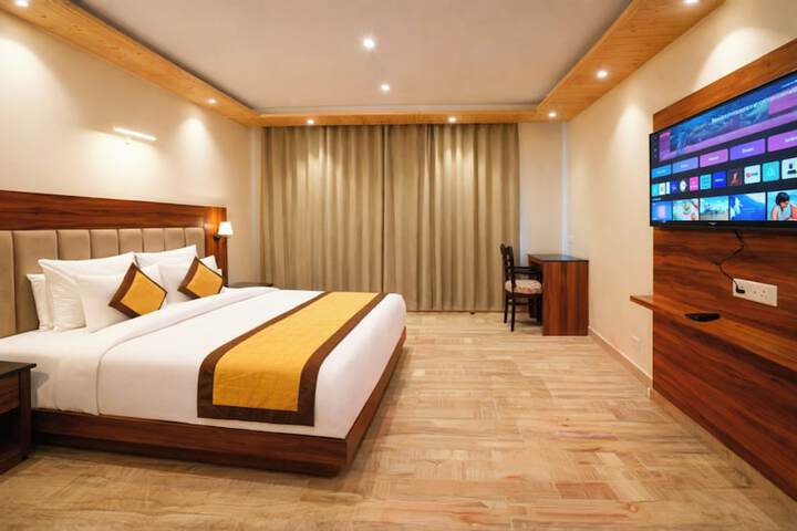 Room 7 of 9