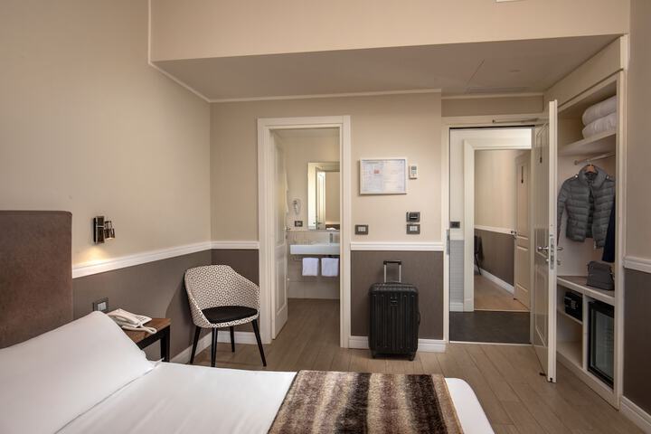 Room 55 of 122