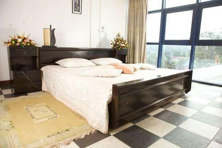 Room 8 of 43