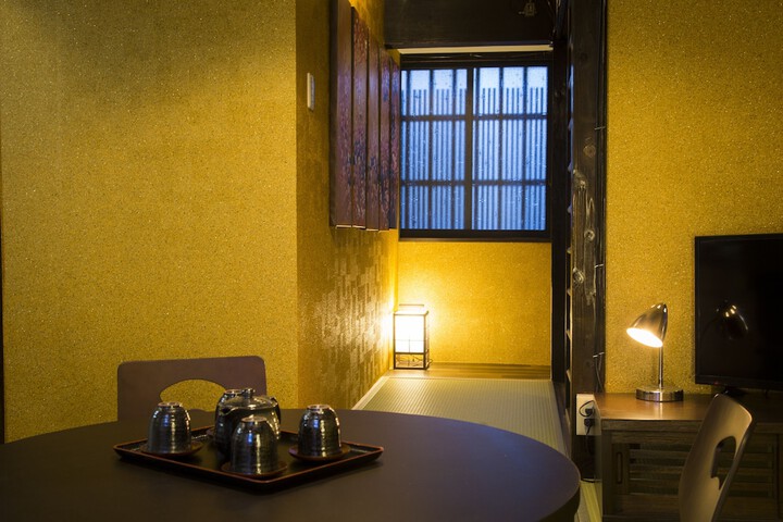Room 11 of 26