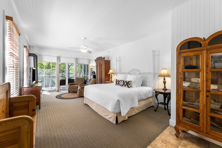 Room 44 of 100