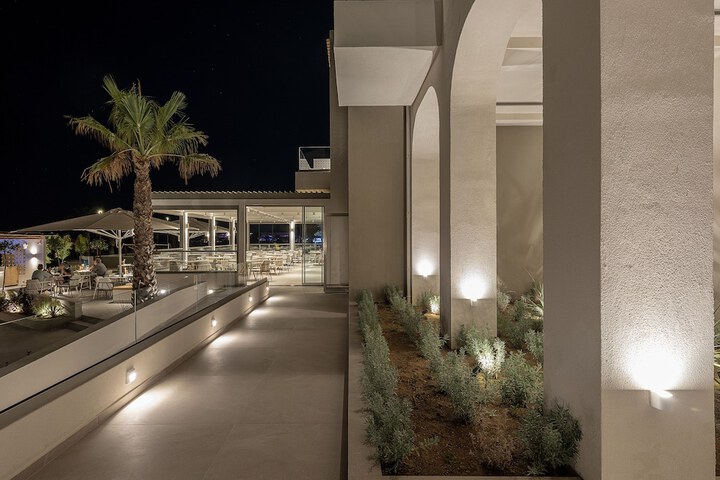 Hotel 74 of 77