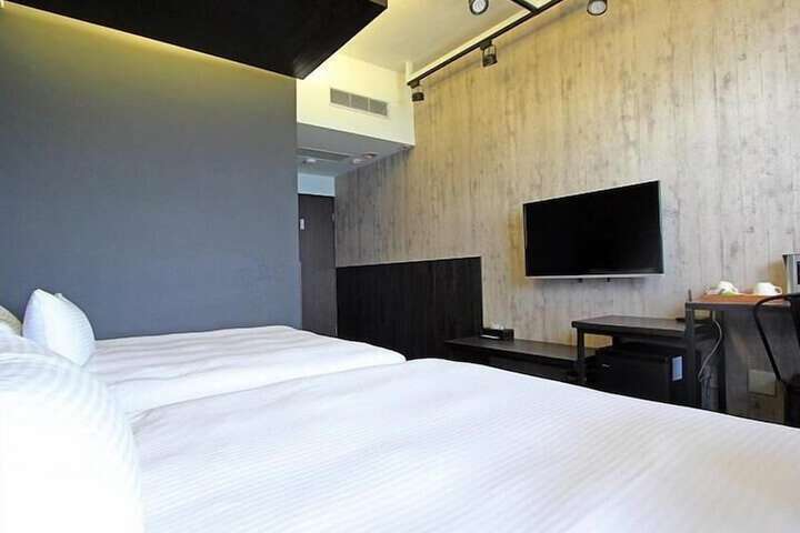 Room 11 of 17