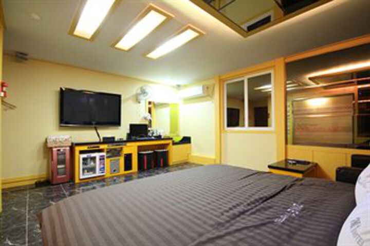 Hotel Suite Photo