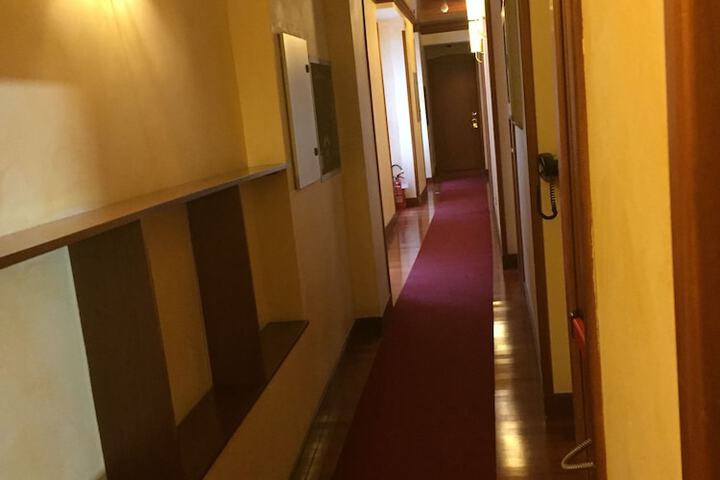 Ballroom/Hall 45 of 48