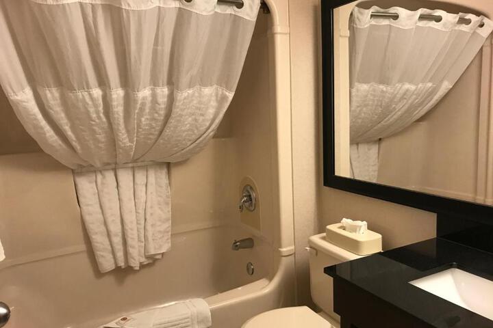 1 Queen Bed (1 of 16)