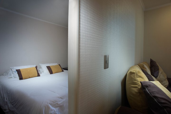 Room 4 of 16