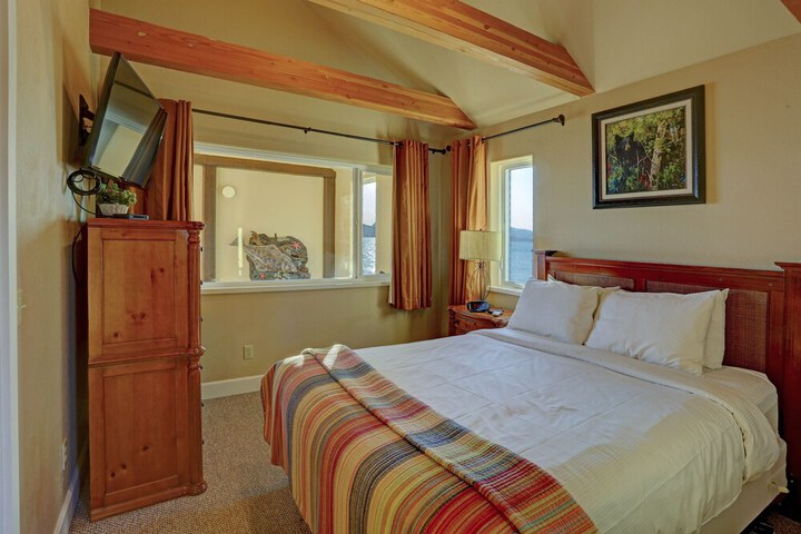 Room 40 of 184