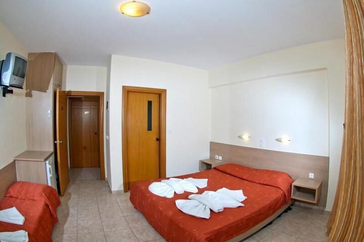 Room 6 of 50