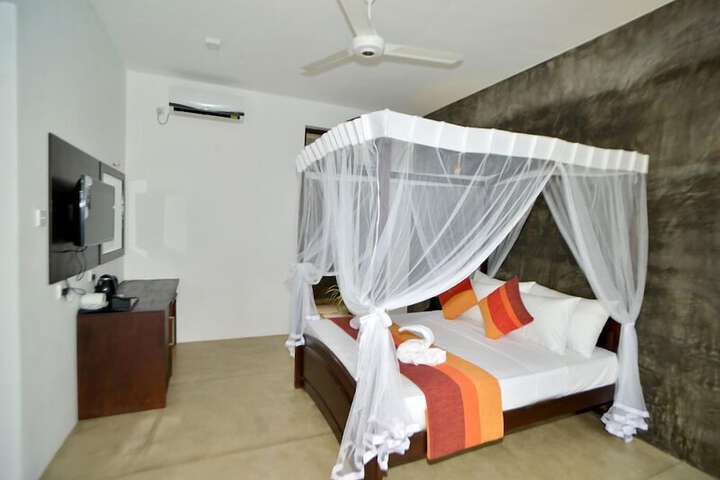 Room 12 of 31