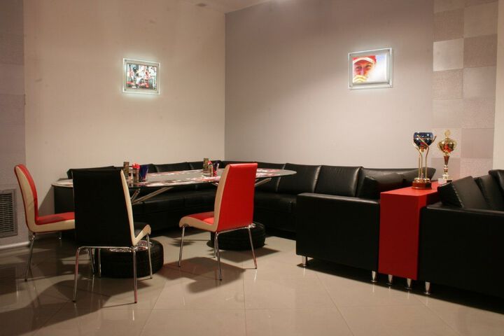 Lounge 2 of 69