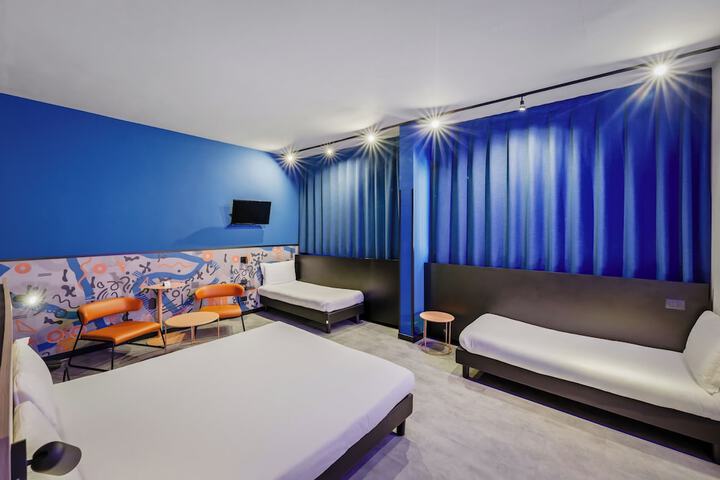 Room 8 of 107