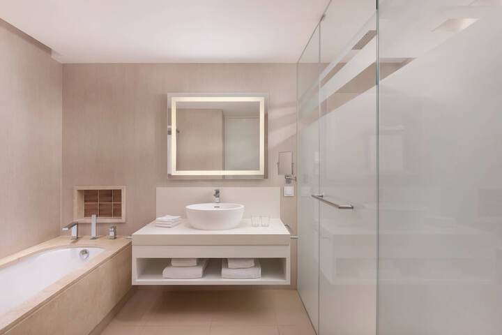 Room 42 of 184