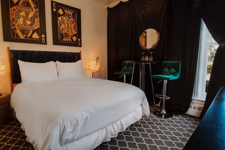 Room 7 of 33
