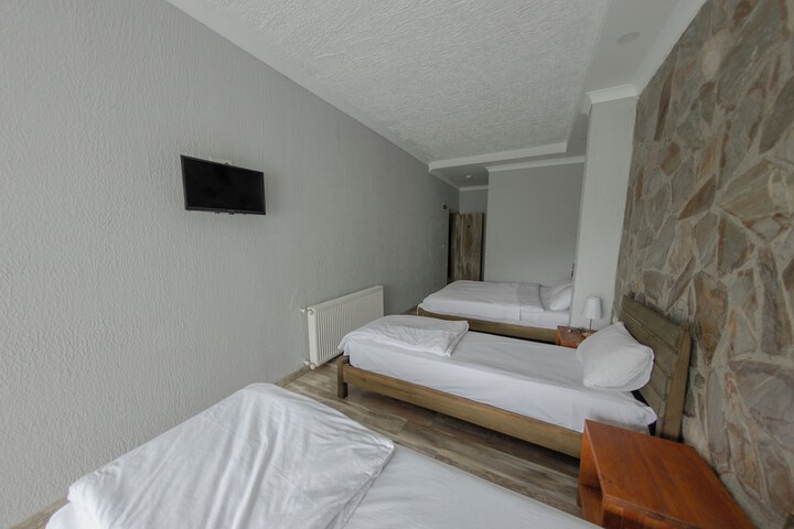 Room 13 of 38