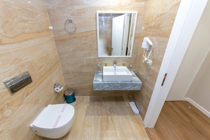 Room 44 of 61