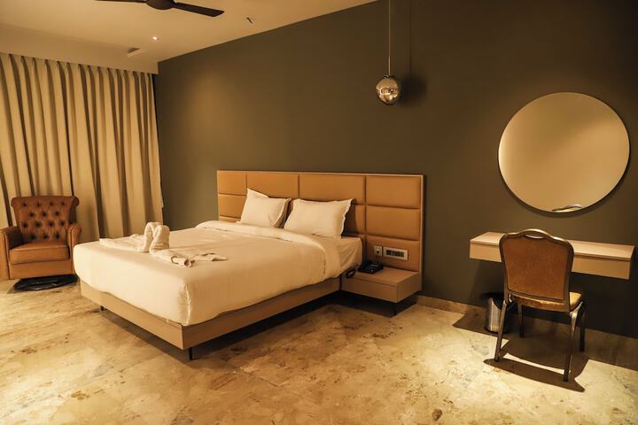 Room 12 of 23
