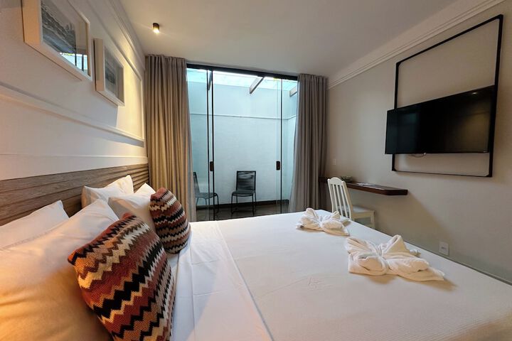Room 13 of 80