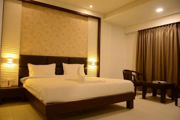 Room 9 of 36