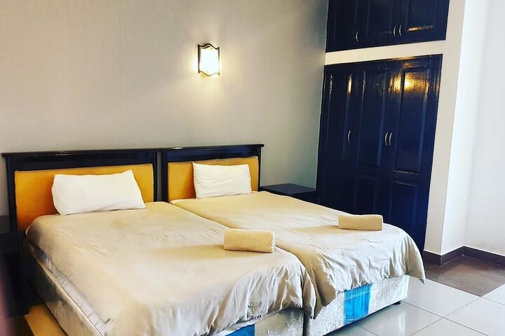 Room 11 of 32