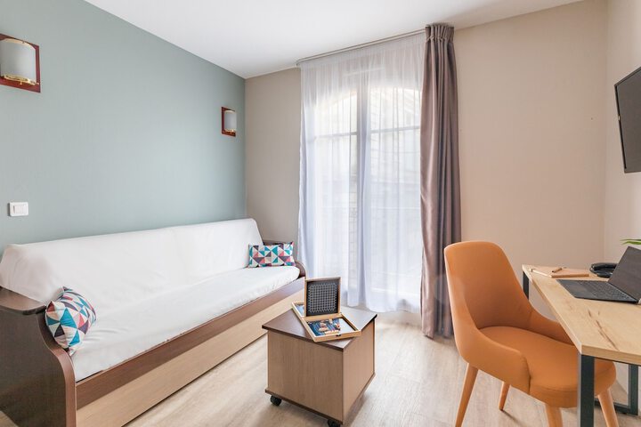 Room 6 of 40