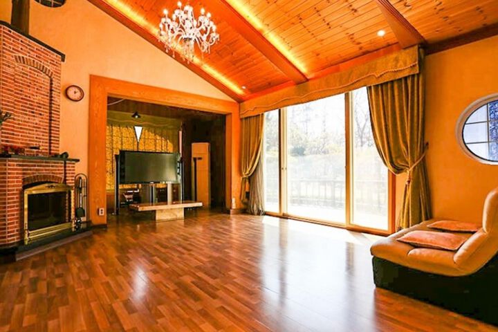Room 20 of 28