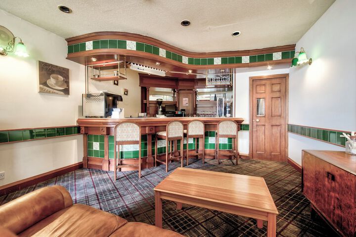 Lounge 137 of 159