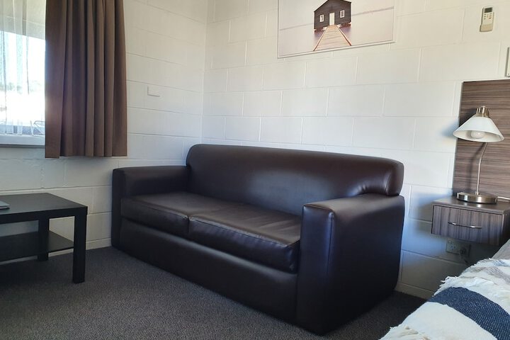 Room 13 of 32
