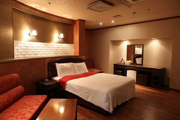 Room 2 of 35