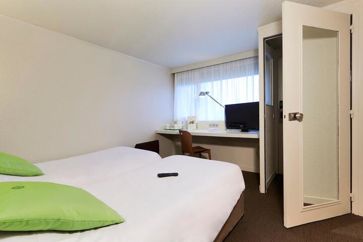 Room 4 of 31