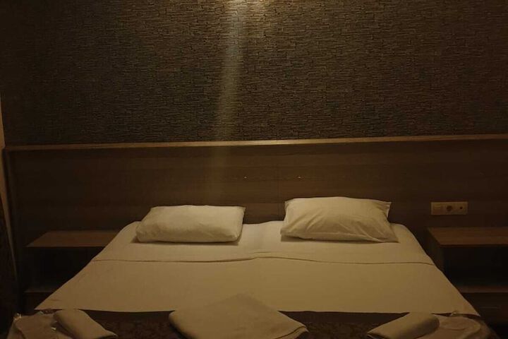 Room 6 of 15
