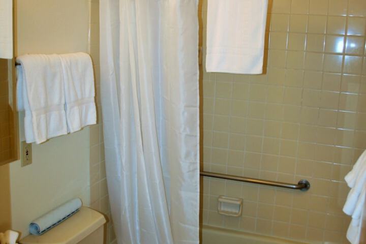 Room 176 of 231