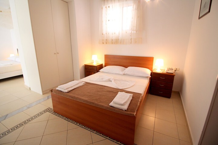 Room 7 of 177