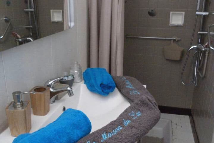 Room 2 of 5