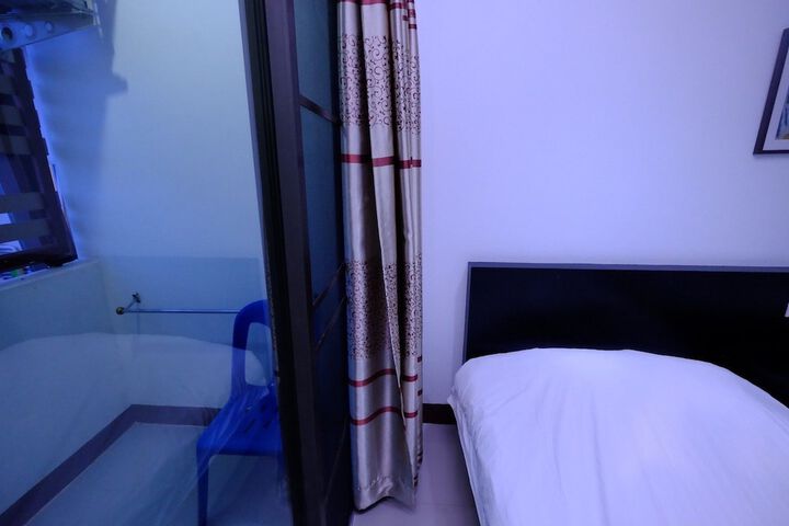 Room 14 of 34