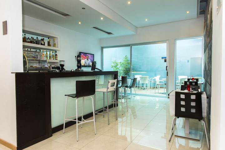 Lounge 51 of 56