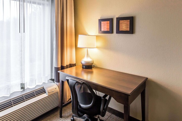 1 King Bed Suite (7 of 8)