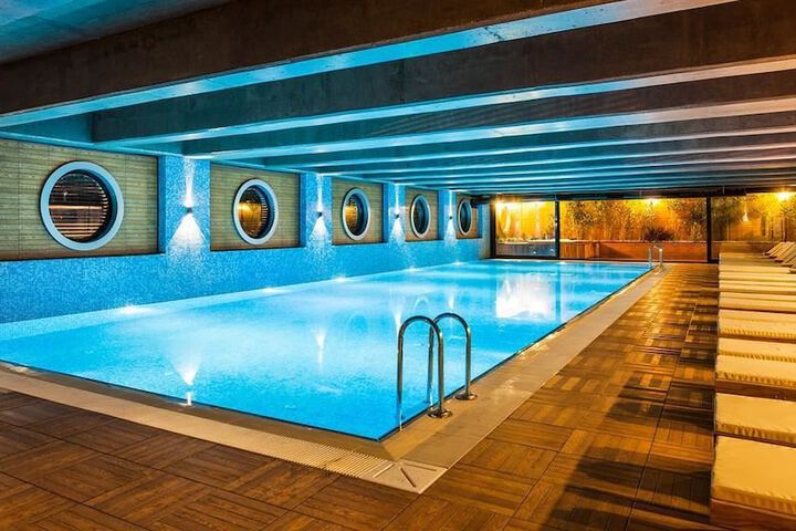 Hotel Pool