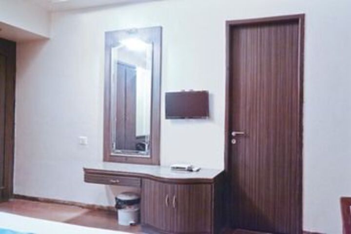 Room 10 of 20