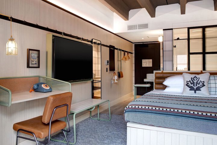 Room 12 of 62