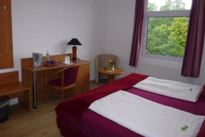 Room 8 of 45