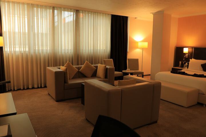 Room 37 of 66