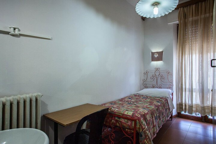 Room 11 of 25