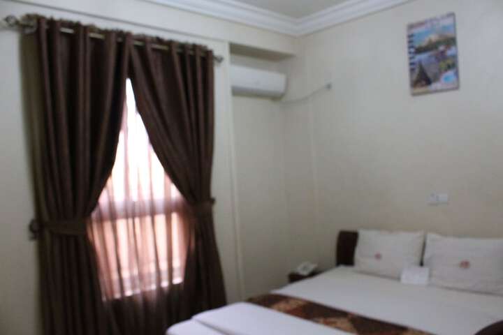 Room 5 of 33